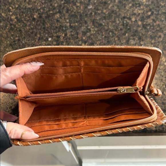 Vintage Tan Wallet with Stitching - Picture 4 of 4